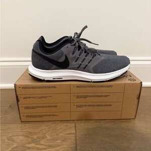 Nike Men Grey Black Wide Running Shoes